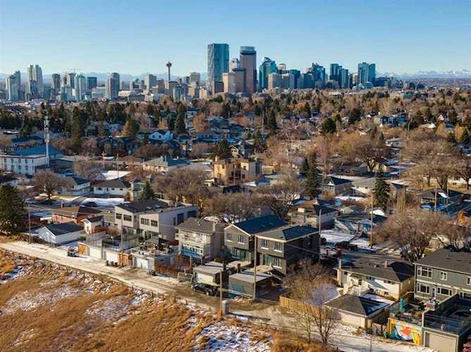 1420 Russell Rd NE Calgary, AB T2E 5N3
