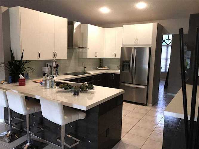 8910 S Southern Orchard Rd S Davie, FL 33328