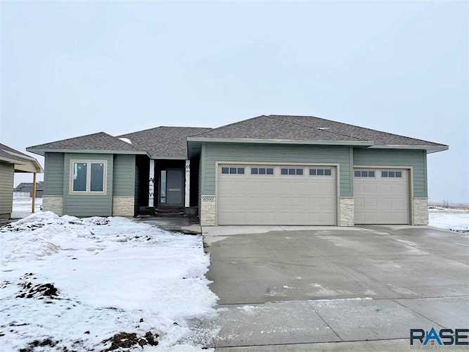 6500 S Vineyard Ave Sioux Falls, SD 57108 | MLS 22007109 Photo 1