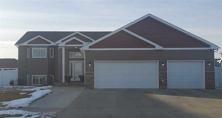 3308 SE SE 12th St Minot, ND 58701