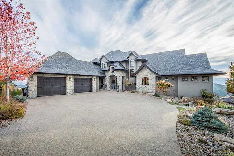 157 Ledge Rock Court Kelowna, BC V1V3A2