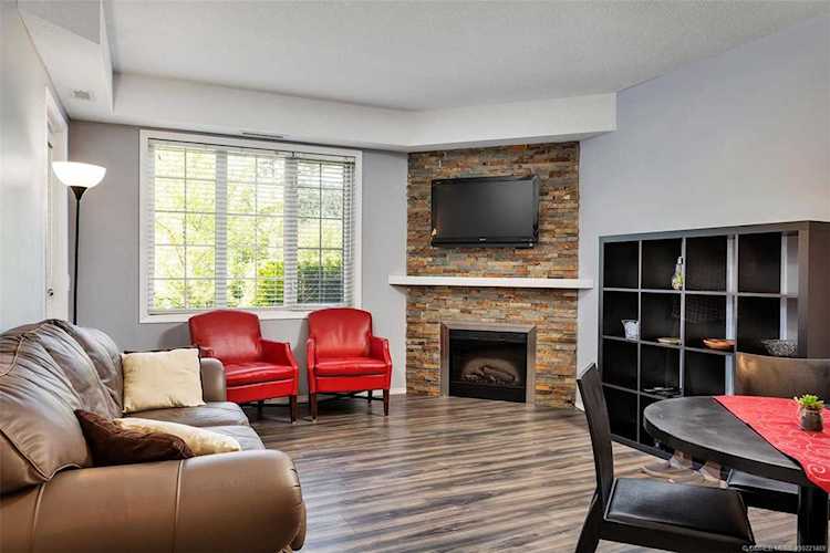 1875 Country Club Drive Kelowna, BC V1V2W7