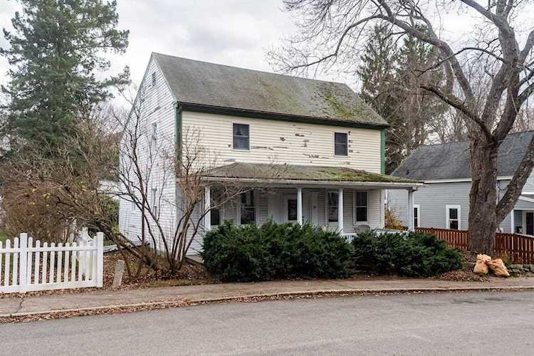 19 Spring St Newmarket, NH 03857