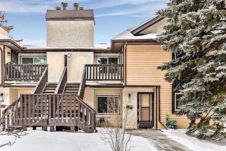 139 Cedar Springs Gardens SW Calgary, AB T2W 5J9