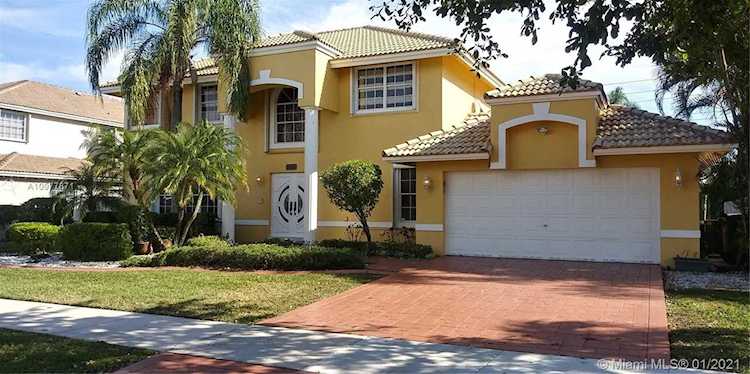 930 Greenbriar Ave Davie, FL 33325