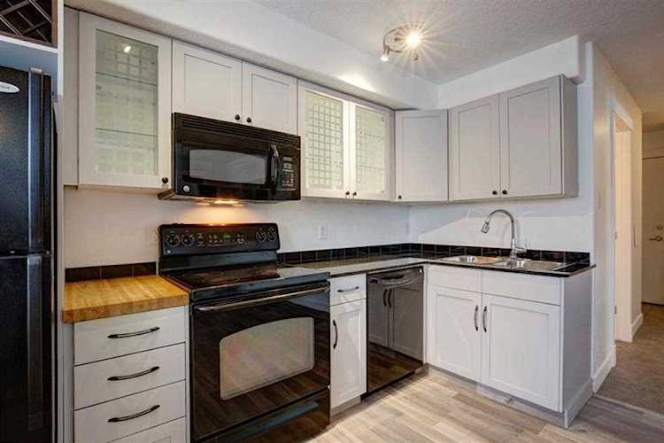 2104 17 St SW #1 Calgary, AB T2T 4M4