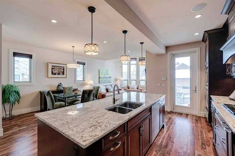 3322 2 St NW Calgary, AB T2K 0X9