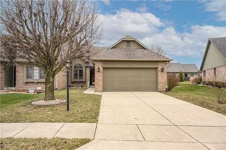 641 Brook Dr Greenwood, IN 46143