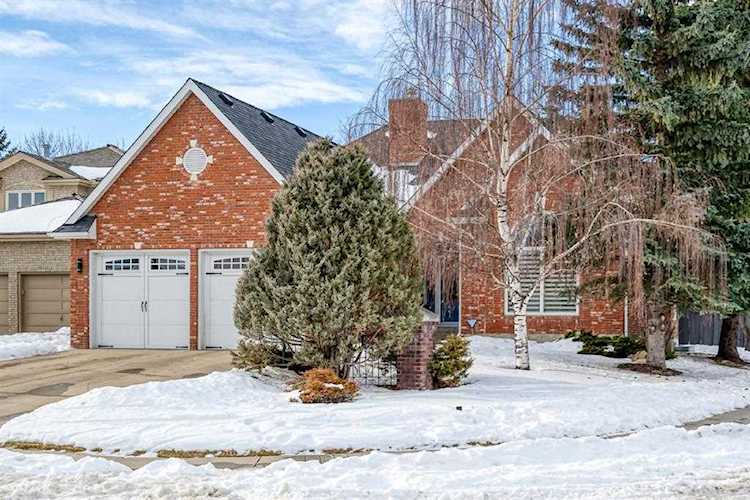 32 Christie Briar Heath SW Calgary, AB T3H 2G5