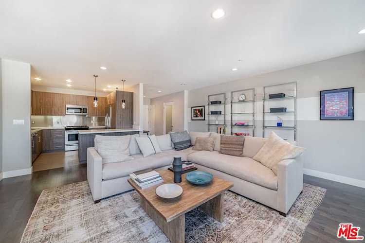 11023 Fruitland Drive #304 Studio City, CA 91604