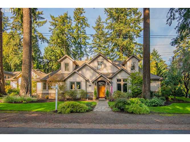 312 9th St Lake Oswego, OR 97034