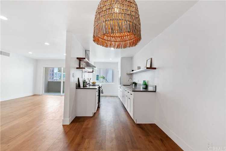 358 S Gramercy Place #210 Los Angeles, CA 90020