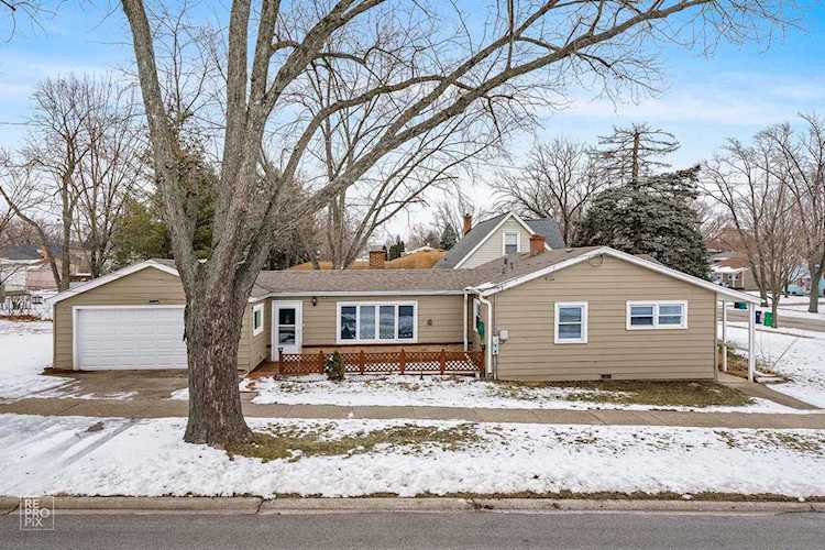 256 W Graham Ave Lombard, IL 60148