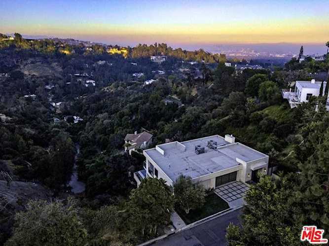 1018 Stradella Road Los Angeles, CA 90077