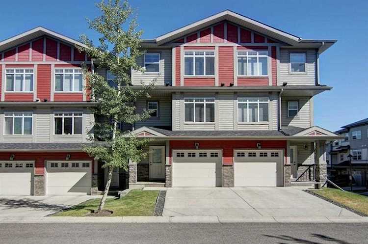 75 Panatella Rd NW Calgary, AB T3K 0S7
