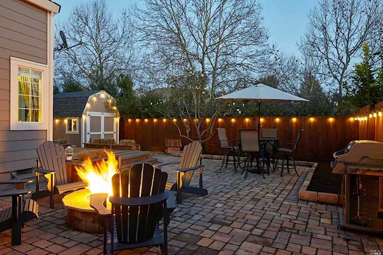 1833 Carneros Circle Petaluma, CA 94954
