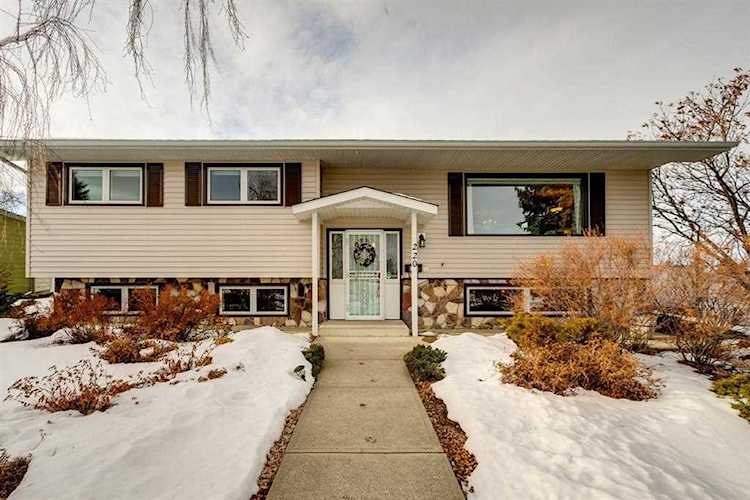 220 Hunterbrook Place NW Calgary, AB T2K 4Y8