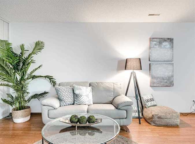 13104 Elbow Dr SW #103 Calgary, AB T2W 2P2