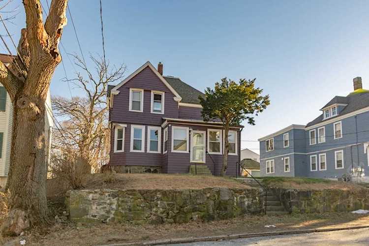 42 Storrow St Lawrence, MA 01841