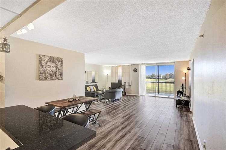 3100 W Rolling Hills Cir #206 Davie, FL 33328