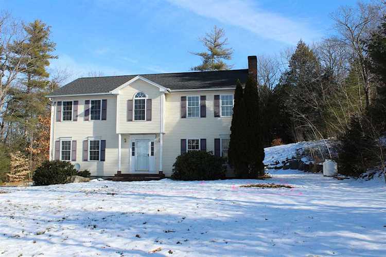 11 Van Buren Circle Goffstown, NH 03045