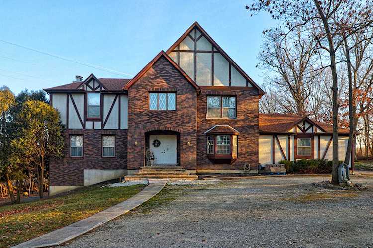 217 S Dawn Marie Dr Round Lake, IL 60073