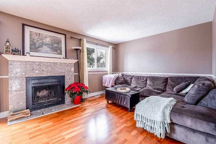 200 Shawnessy Dr SW #15 Calgary, AB T2Y 1G8