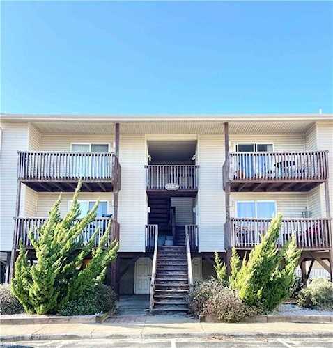 918 W Ocean View Ave #202 Norfolk, VA 23503