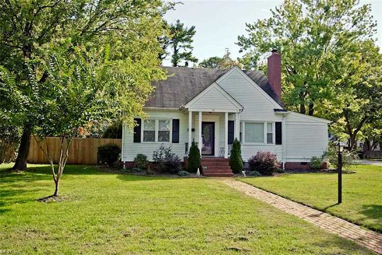 38 Elm Ave Newport News, VA 23601