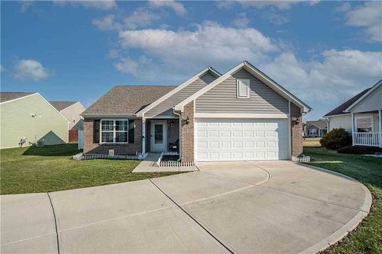 2116 Willow Oak Ct Shelbyville, IN 46176