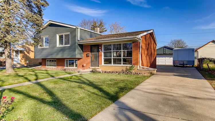 1033 S Charlotte St Lombard, IL 60148