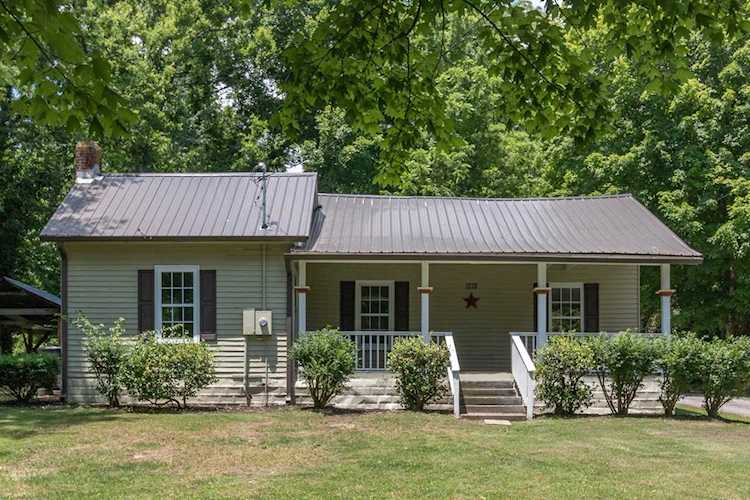 1212 Galloway St Columbia, TN 38401