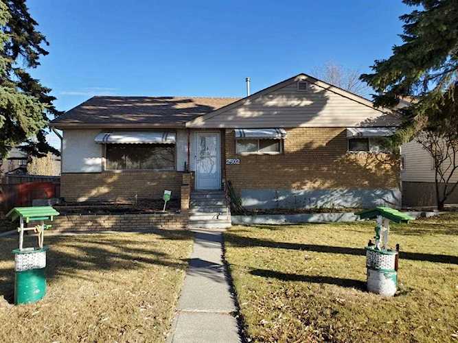 2502 26 St SE Calgary, AB T2B 0P5