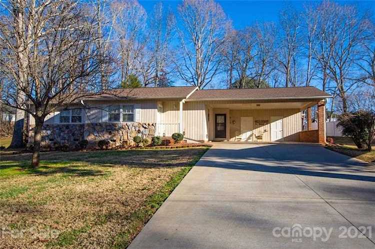 615 Crestridge Rd Statesville, NC 28677