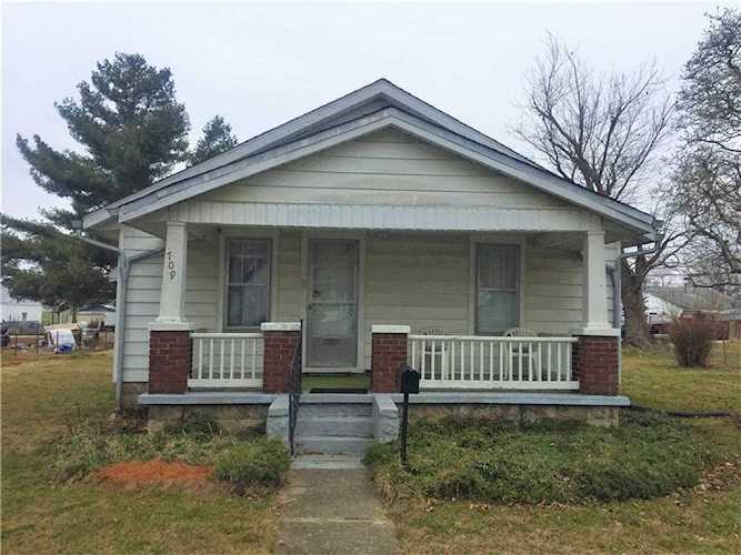 709 Noble St Seymour, IN 47274