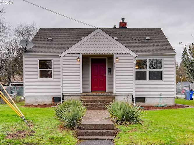 6155 SE Henderson St Portland, OR 97206