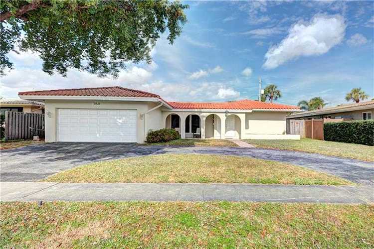 2121 NE 62nd Ct Fort Lauderdale, FL 33308