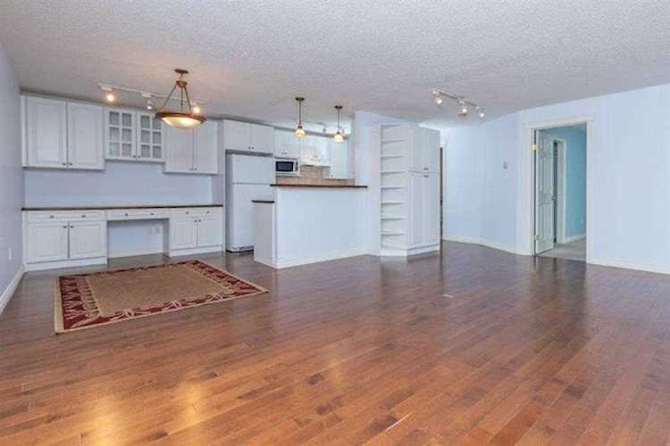 550 Westwood Dr SW #408 Calgary, AB T3C 3T9