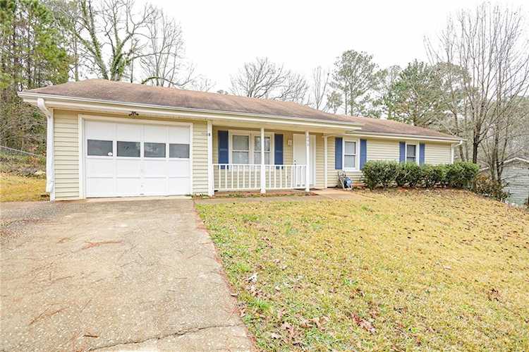 895 Navajo Trl Covington, GA 30016