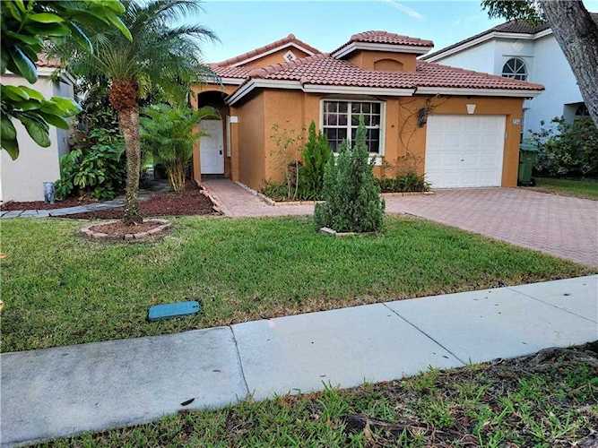 245 NW 107th Ave Pembroke Pines, FL 33026
