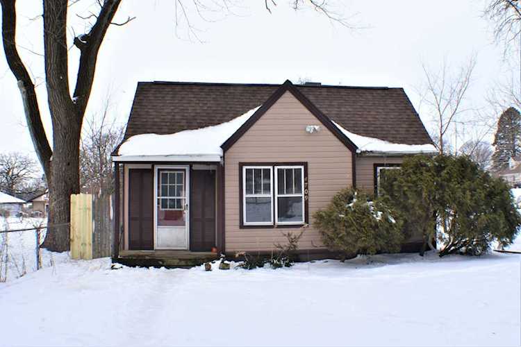 4709 Hilltop Dr Wonder Lake, IL 60097