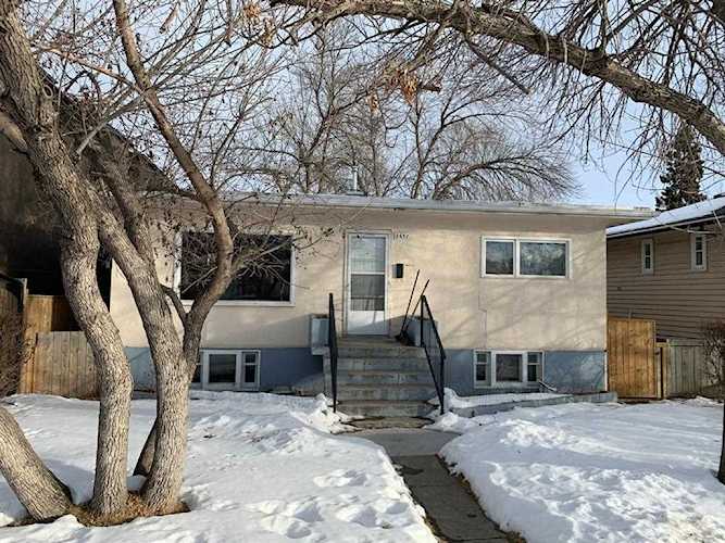 2632 33 St SW Calgary, AB T3E 2T5