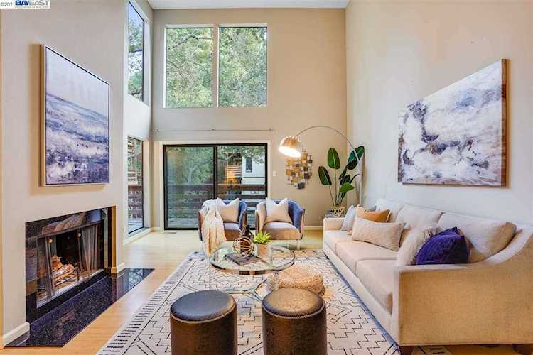 9 Clarewood Ln Oakland, CA 94618