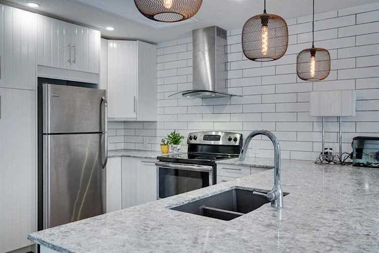 8544 48 Ave NW #1 Calgary, AB T3B 2A6