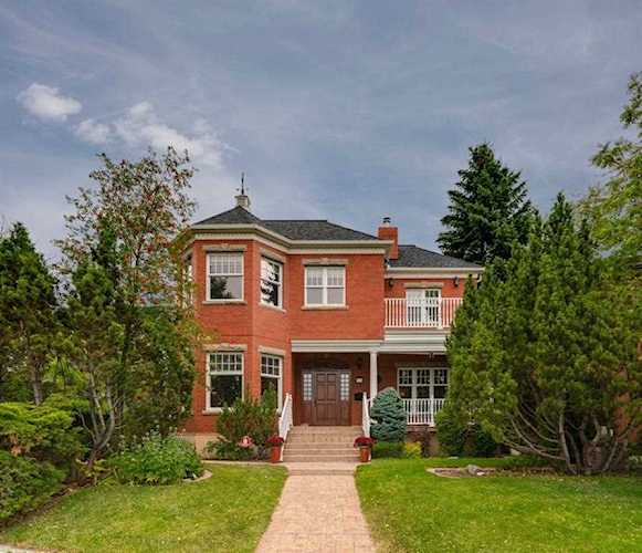 524 Crescent Rd NW Calgary, AB T2M 4A5