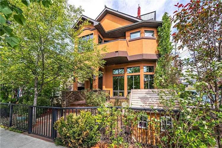 212 11 St NW Calgary, AB T2N 1X1