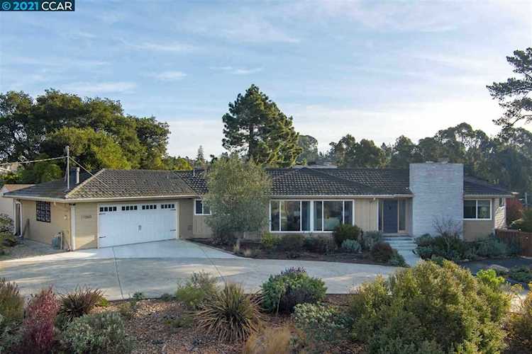 11060 Overmoor St Oakland, CA 94605