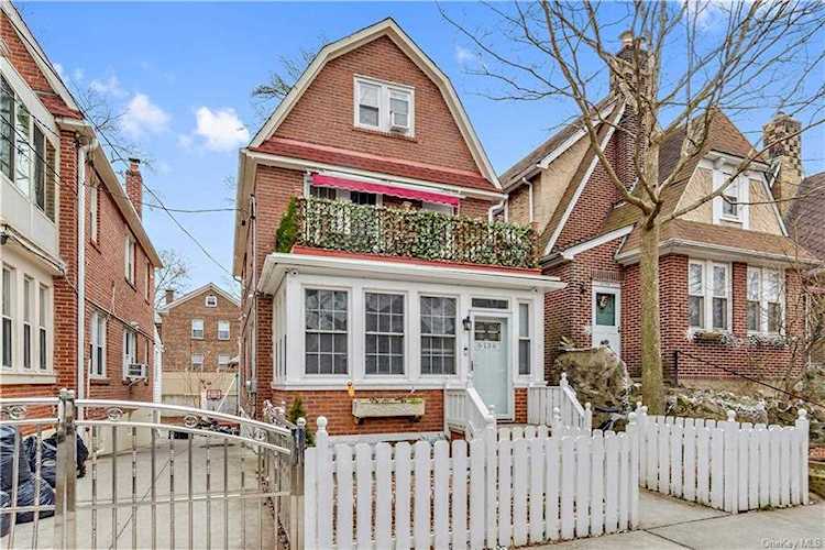 6136 Tyndall Avenue Bronx, NY 10471