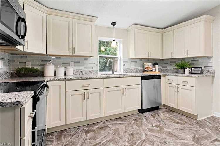 9 W Chamberlin Ave Hampton, VA 23663