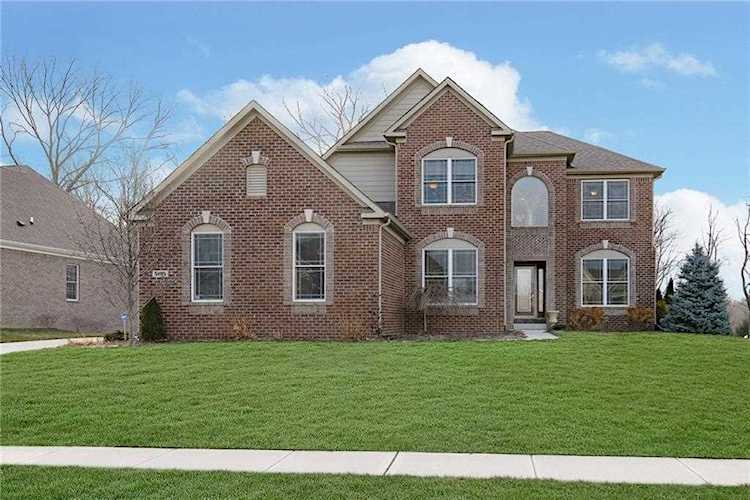 5195 Sweetwater Dr Noblesville, IN 46062